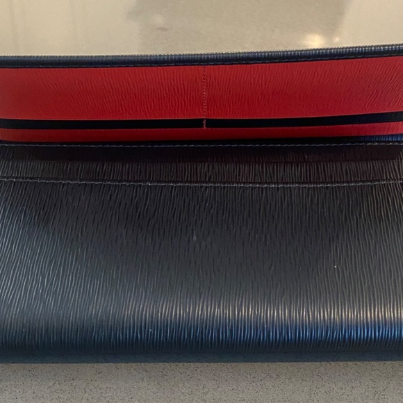 Prada Large    Black Wallet with Red Interior Large. - Picture 3 of 6